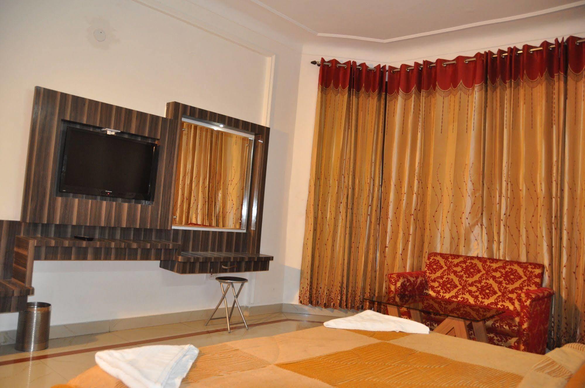 Hotel Bhawani International Katra  Eksteriør billede